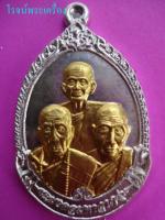 เหรียญสามคณาจารย์ รุ่นมงคลมหาลาภ  หลวงปุู่เร็วฉนุธโก ปี๕๕ เนื้อเงินหน้าทองคำ 
